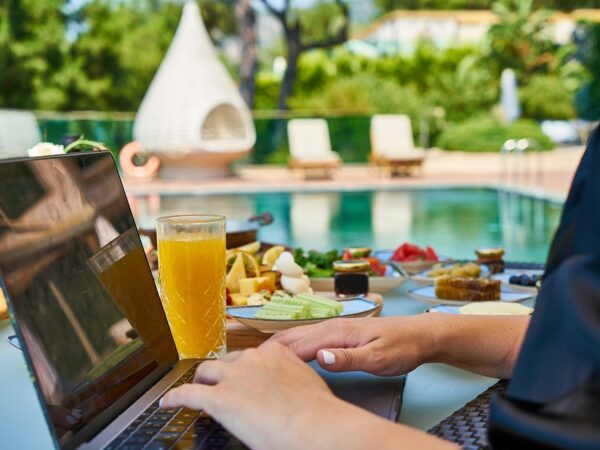Who is a web designer and what it takes to become one